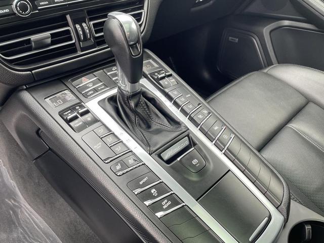 Photo of 2019 Black Porsche Macan