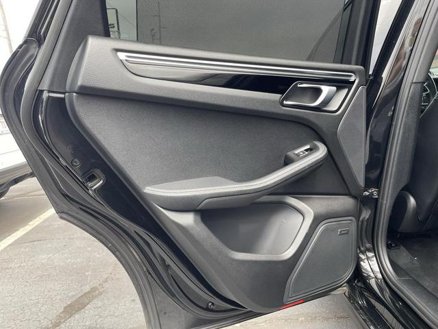 Photo of 2019 Black Porsche Macan