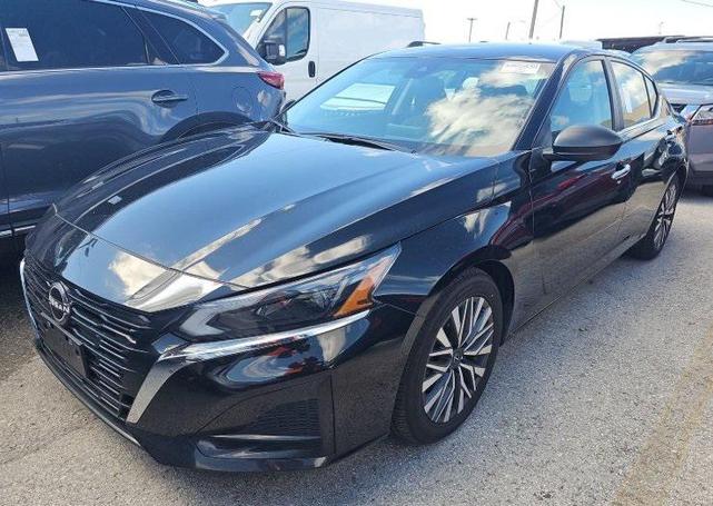 Photo of 2024 Super Black Nissan Altima