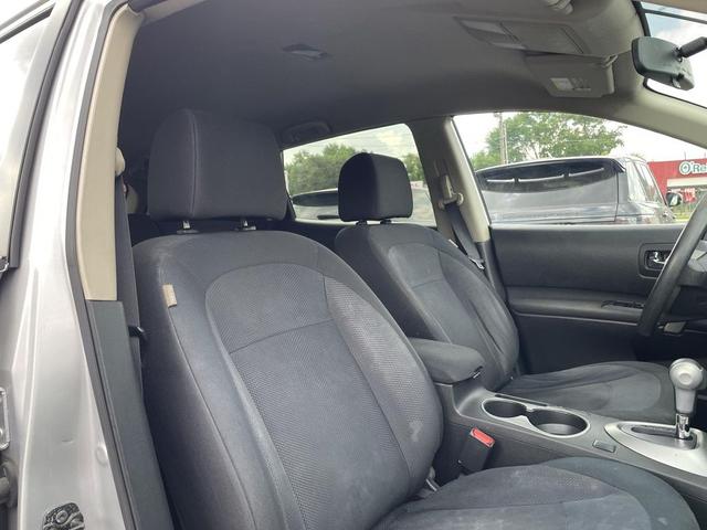 Photo of 2015 Brilliant Silver Nissan Rogue Select