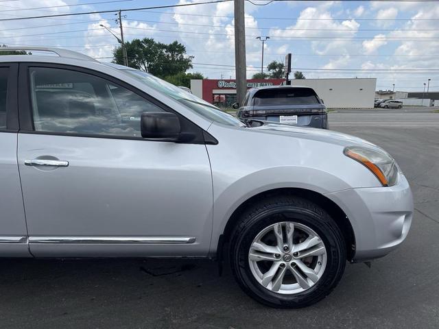 Photo of 2015 Brilliant Silver Nissan Rogue Select