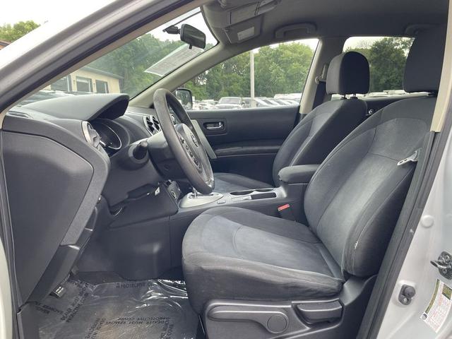 Photo of 2015 Brilliant Silver Nissan Rogue Select
