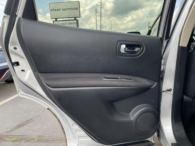 Photo of 2015 Brilliant Silver Nissan Rogue Select