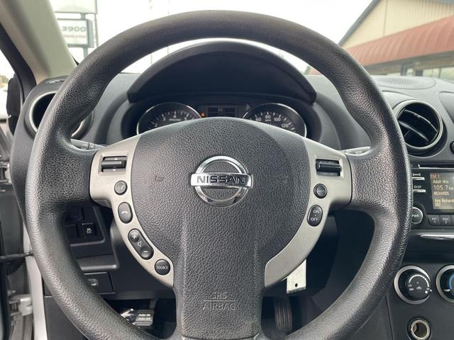 Photo of 2015 Brilliant Silver Nissan Rogue Select