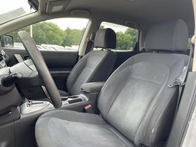 Photo of 2015 Brilliant Silver Nissan Rogue Select