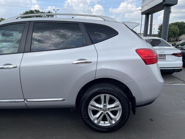 Photo of 2015 Brilliant Silver Nissan Rogue Select