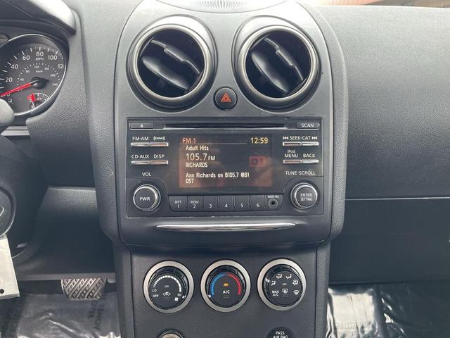 Photo of 2015 Brilliant Silver Nissan Rogue Select