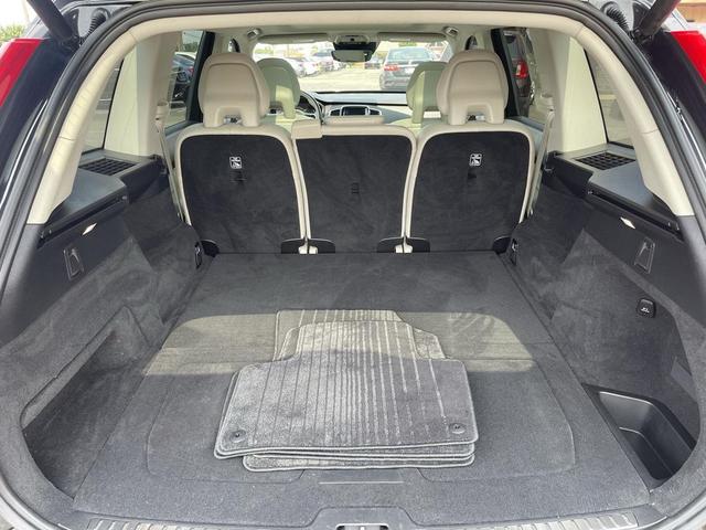 Photo of 2018 Onyx Black Metallic Volvo XC90
