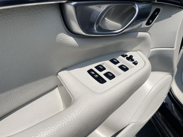 Photo of 2018 Onyx Black Metallic Volvo XC90
