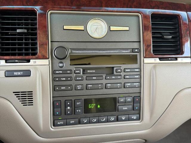 Photo of 2004 LIGHT FRENCH SILK Lincoln Town Car
