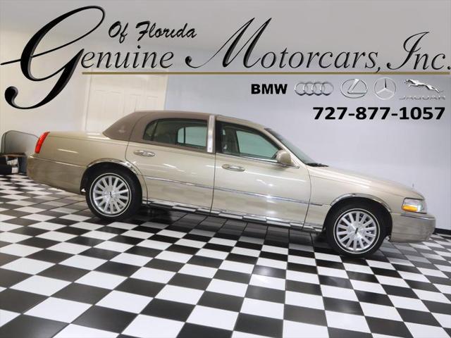 Photo of 2004 LIGHT FRENCH SILK Lincoln Town Car