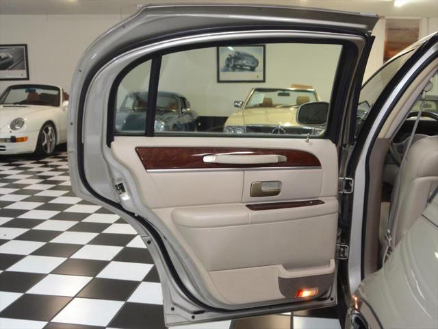 Photo of 2004 LIGHT FRENCH SILK Lincoln Town Car
