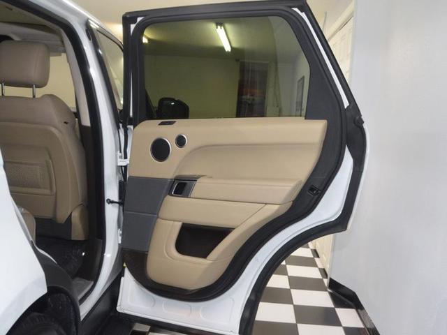 Photo of 2017 FUJI WHITE Land Rover Range Rover Sport