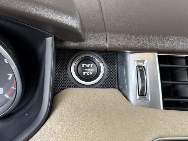Photo of 2017 FUJI WHITE Land Rover Range Rover Sport