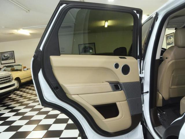 Photo of 2017 FUJI WHITE Land Rover Range Rover Sport