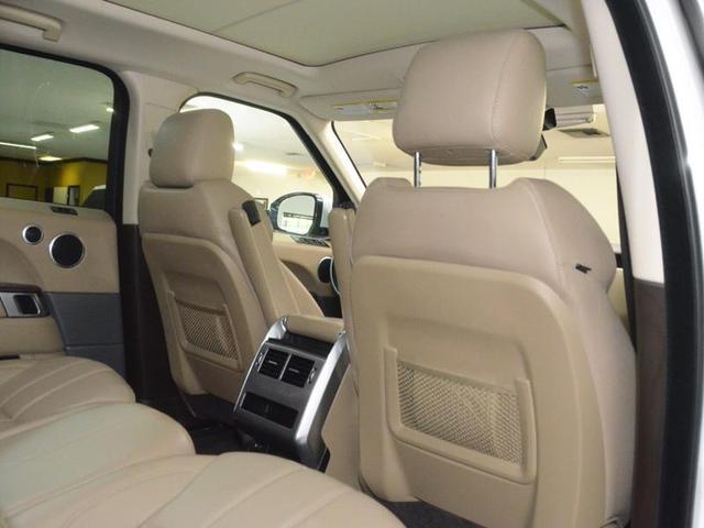 Photo of 2017 FUJI WHITE Land Rover Range Rover Sport