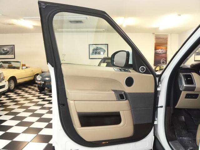 Photo of 2017 FUJI WHITE Land Rover Range Rover Sport