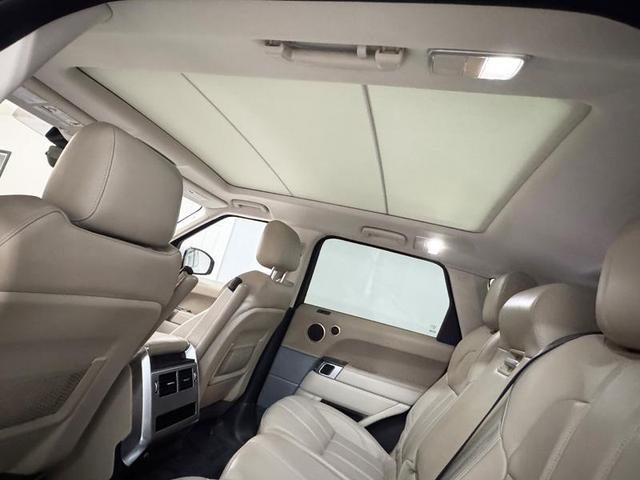 Photo of 2017 FUJI WHITE Land Rover Range Rover Sport