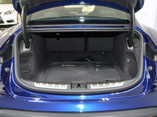 Photo of 2020 Gentian Blue Metallic Porsche Taycan