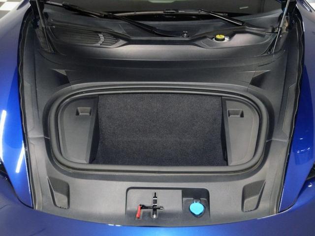 Photo of 2020 Gentian Blue Metallic Porsche Taycan