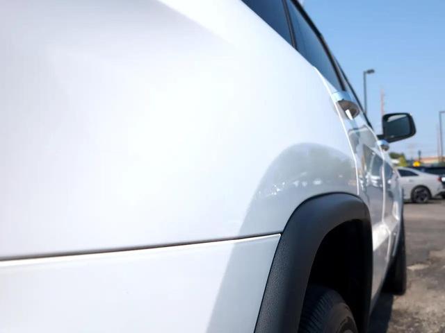 Photo of 2017 White Jeep Grand Cherokee