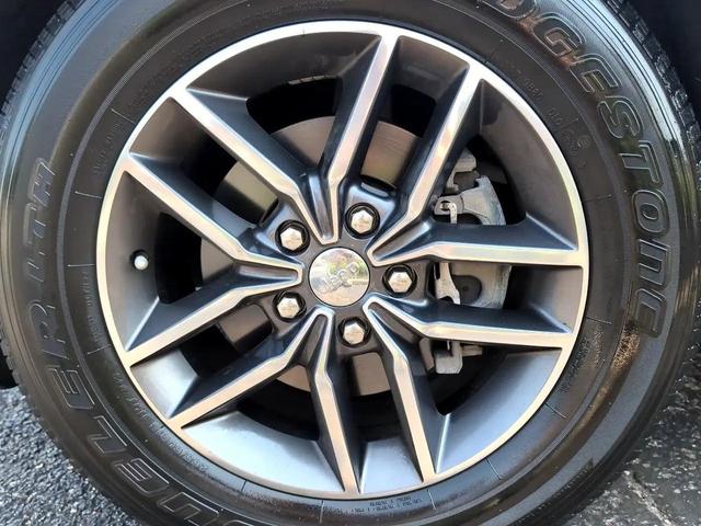 Photo of 2017 White Jeep Grand Cherokee