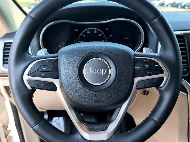 Photo of 2017 White Jeep Grand Cherokee