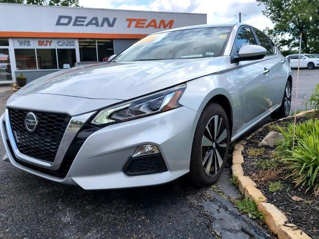 Photo of 2022 Silver Nissan Altima