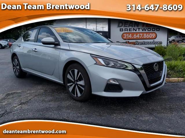 Photo of 2022 Silver Nissan Altima