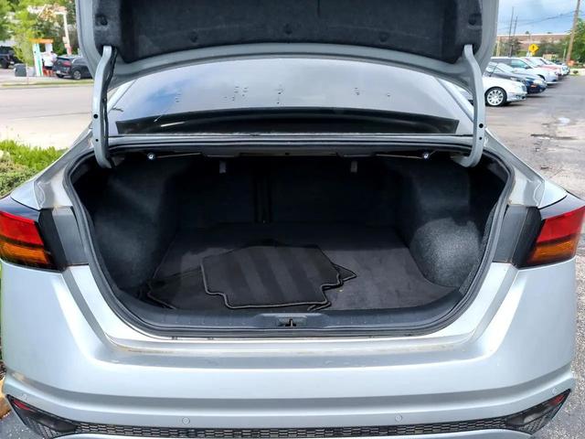 Photo of 2022 Silver Nissan Altima