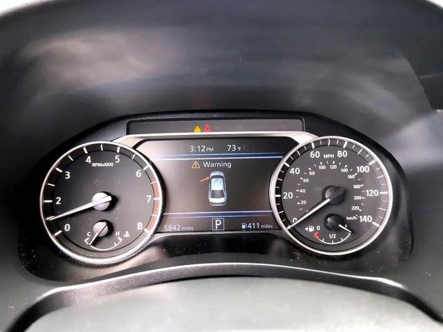 Photo of 2022 Silver Nissan Altima