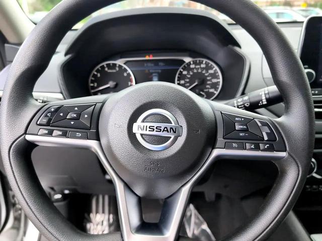 Photo of 2022 Silver Nissan Altima