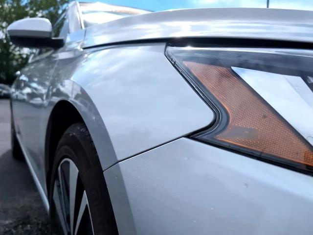 Photo of 2022 Silver Nissan Altima
