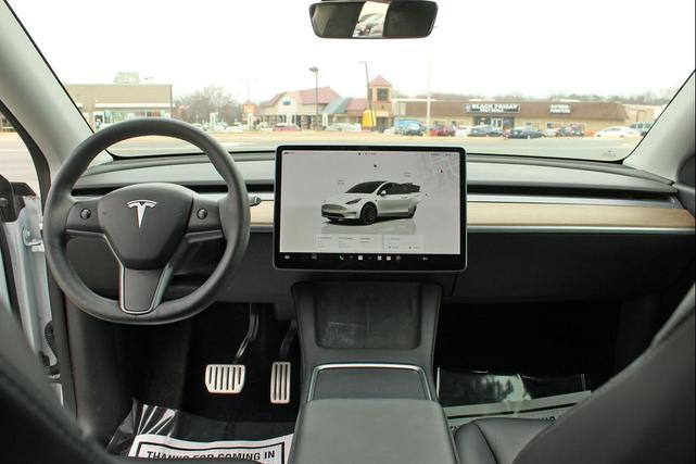 Photo of 2022 White Tesla Model Y
