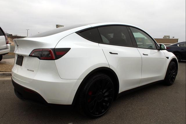 Photo of 2022 White Tesla Model Y