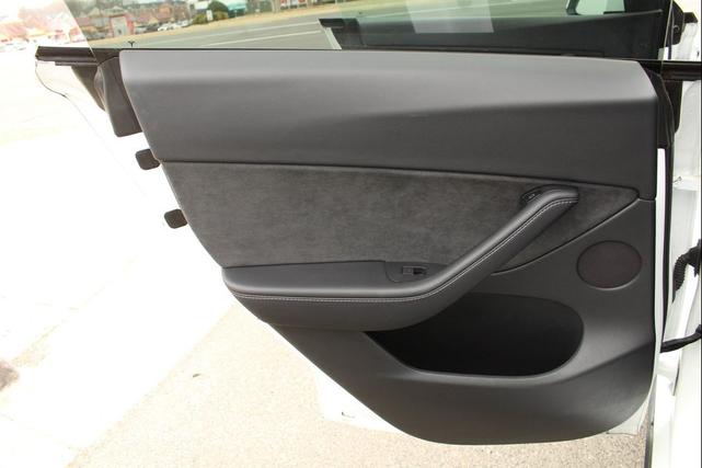 Photo of 2022 White Tesla Model Y