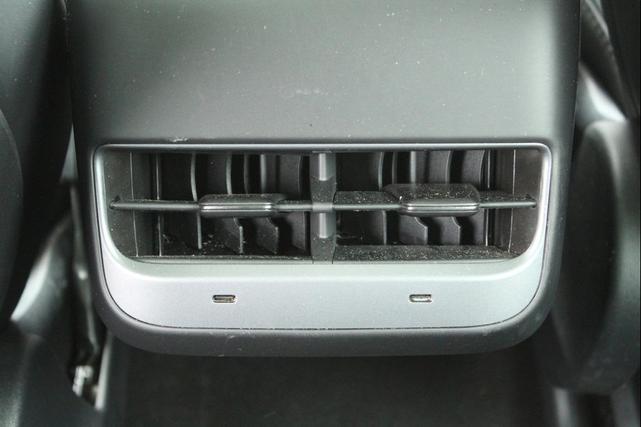 Photo of 2022 Gray Tesla Model 3
