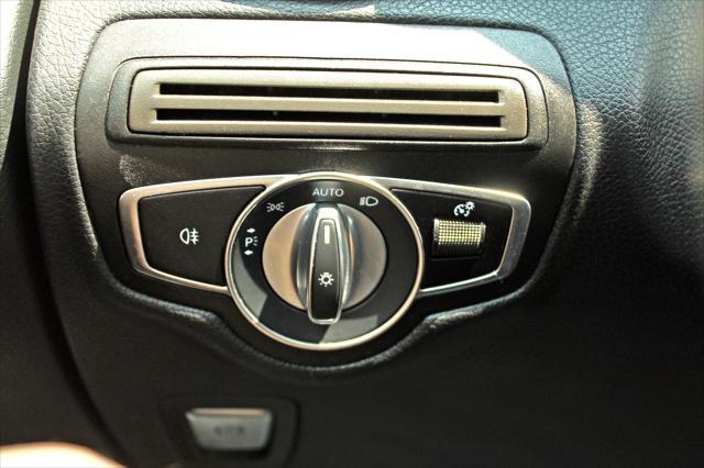 Photo of 2021 Black Mercedes-Benz GLC 300