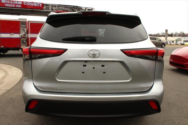 Photo of 2020 Silver Toyota Highlander