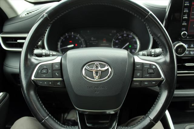 Photo of 2020 Silver Toyota Highlander