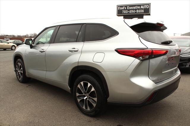 Photo of 2020 Silver Toyota Highlander