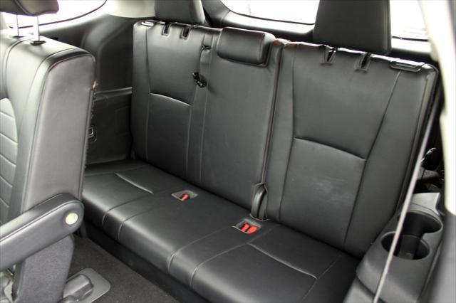 Photo of 2020 Silver Toyota Highlander
