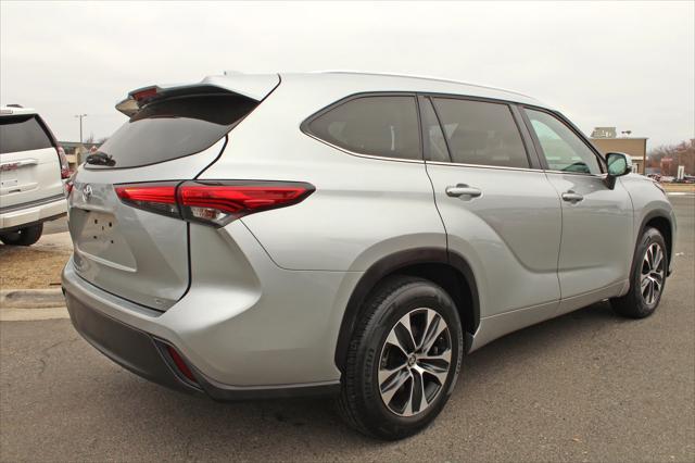 Photo of 2020 Silver Toyota Highlander