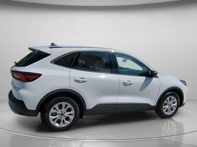 Photo of 2025 Oxford White Ford Escape