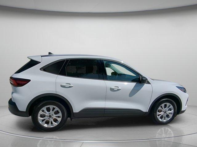 Photo of 2025 Oxford White Ford Escape