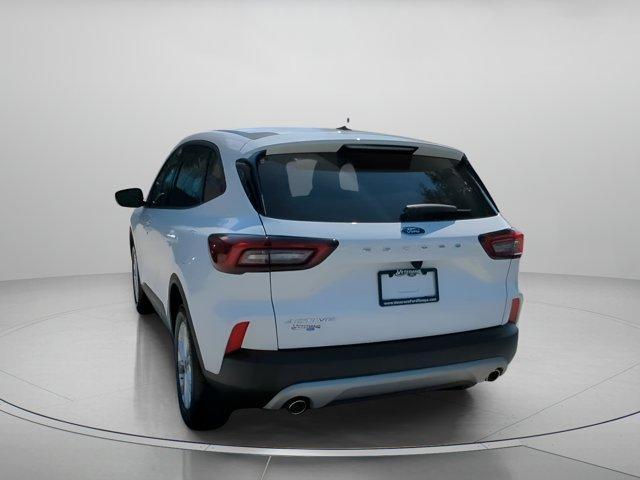 Photo of 2025 Oxford White Ford Escape
