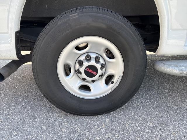 Photo of 2024 Summit White GMC Savana 2500