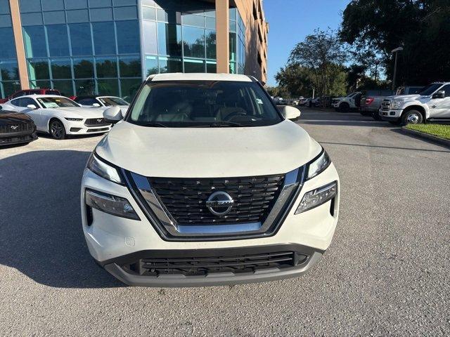 Photo of 2021 White Nissan Rogue
