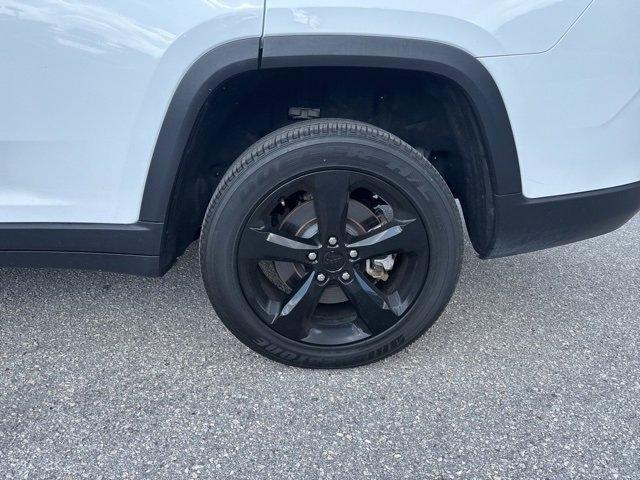 Photo of 2023 Bright White Clearcoat Jeep Grand Cherokee L