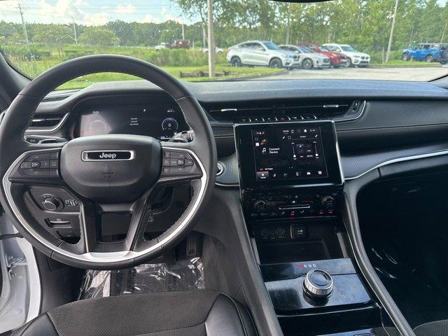 Photo of 2023 Bright White Clearcoat Jeep Grand Cherokee L